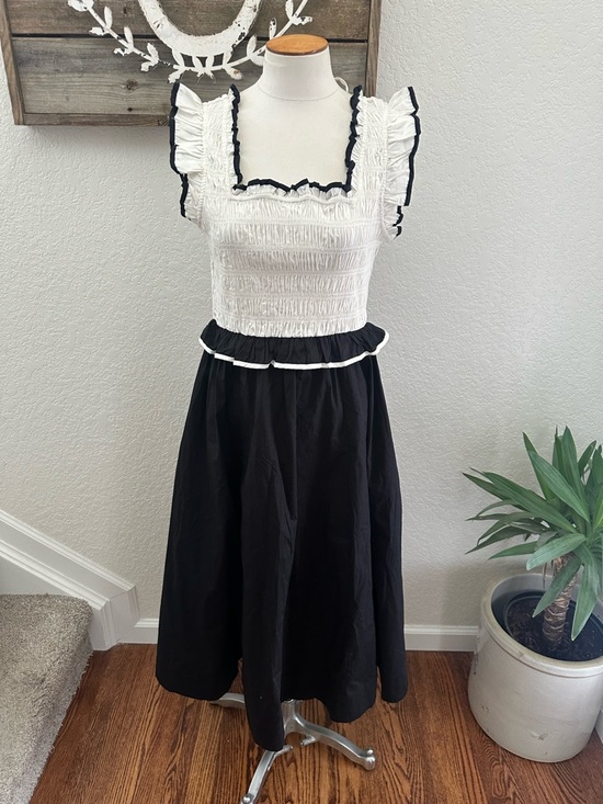 Free People Dresses & Skirts - Free People Tovi Black and White Ruffled Smocked Midi Dress size M NWT